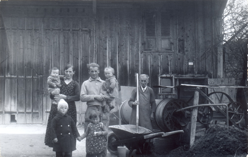 Zementherstellung von Hand 1939, Keller Familie